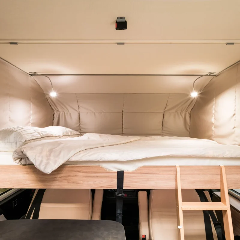 hy17_exi588_silber_chia_san_interior_hubbett_in_funktion