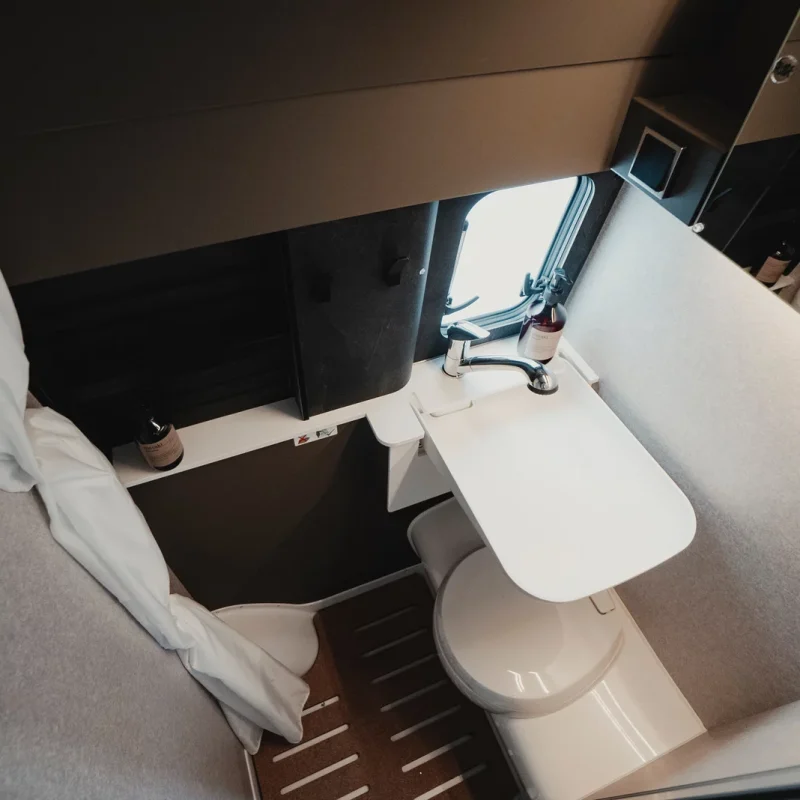 hymer_gcs_crossover_innenansicht_bad_von_oben_dsc02263-screen