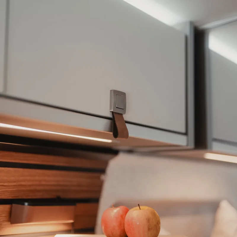 hymer_gcs_crossover_innenansicht_dachstauschraenke_kueche_dsc02304-screen