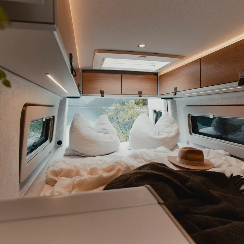 hymer_grand_canyon_s_700__heckbett_dsc05156-screen