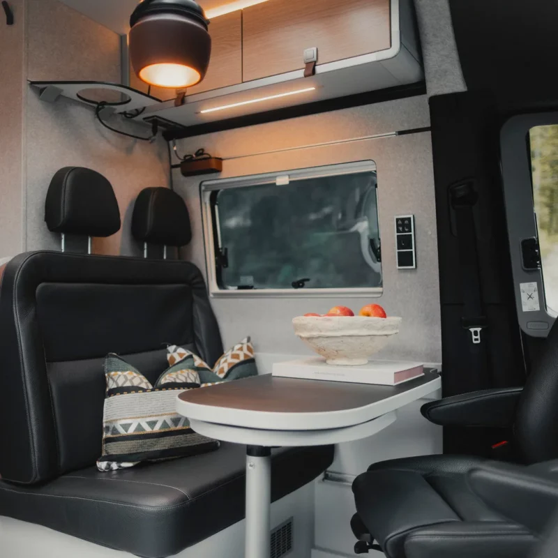 hymer_grand_canyon_s_700_wohnraum_sitzgruppe_dsc05052-screen